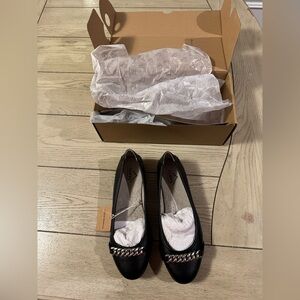 New Black Cliffs by White Mountain Flat 7W fit more like 7.5W. Never Worn.